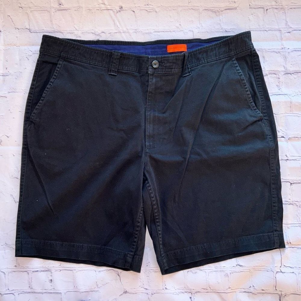 𝅺NWOT Men’s Size 42 
St John’s Bay Comfort Stretch Cargo Shorts